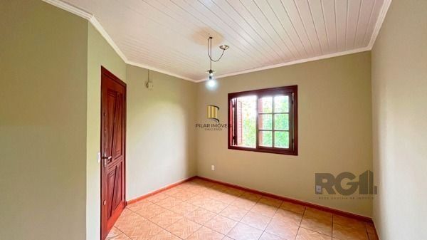 Casa em Porto Alegre, no bairro Vila Nova, com 2 dormitório(s), à venda.