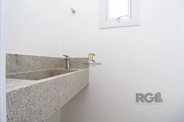 Casa em Porto Alegre, no bairro Vila Conceição, com 3 dormitório(s), à venda.