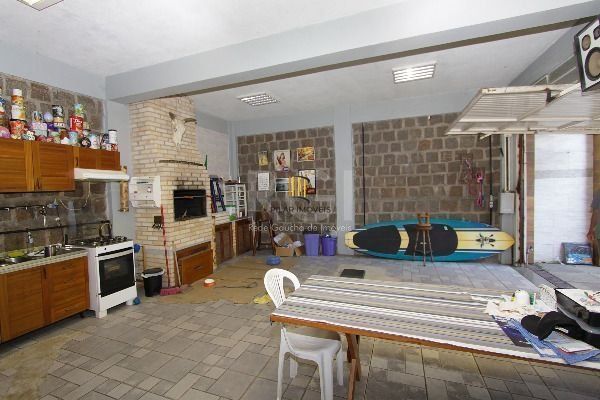 Casa para Venda - 300m², 2 dormitórios, sendo 1 suites, 8 vagas - Nonoai