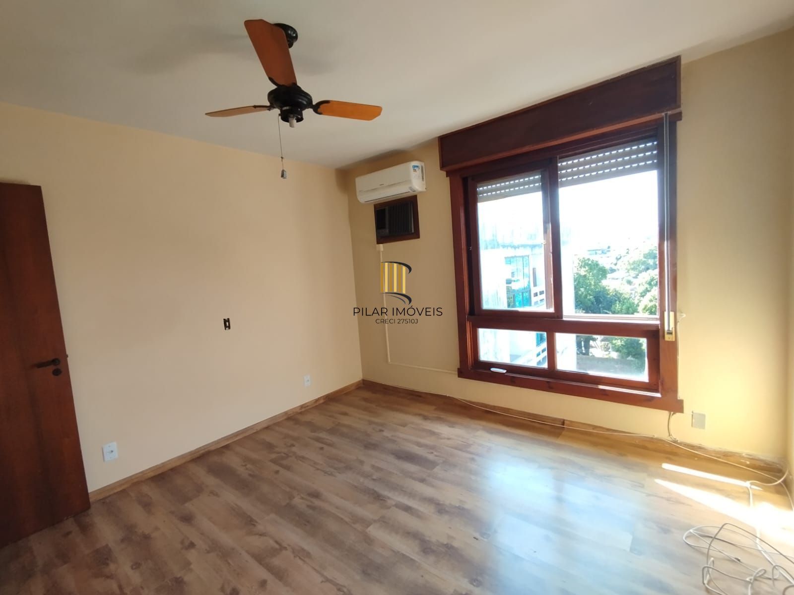 Linda cobertura no bairro Tristeza para venda.