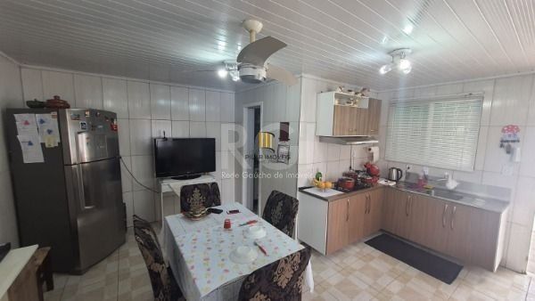 Casa para Venda - 220m², 4 dormitórios, 3 vagas - Restinga