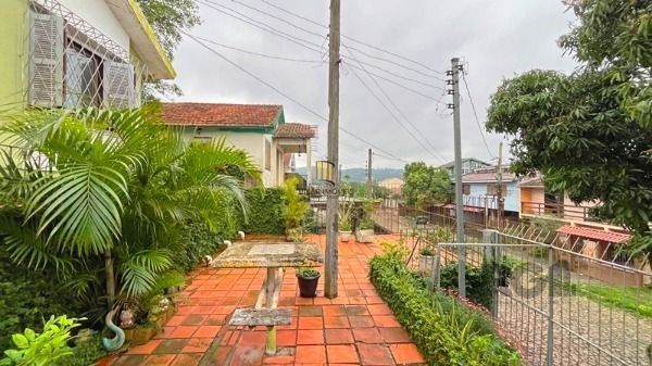 Casa em Porto Alegre, no bairro Cavalhada, com 4 dormitório(s), e 4 banheiros, à