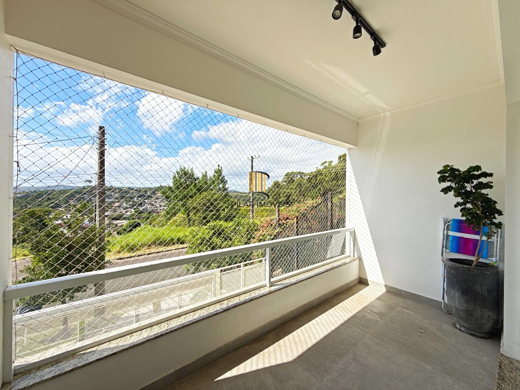 Linda residência com  3 dormitórios, sendo 1 suíte, com Linda Vista do Bairro.