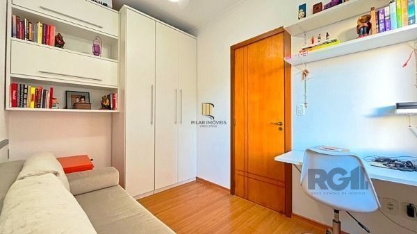 Casa Condominio em Porto Alegre, no bairro Guarujá, com 2 dormitório(s), e 2 ban