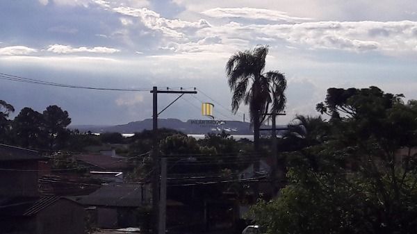 Casa em Porto Alegre, no bairro Aberta dos Morros, com 4 dormitório(s), e 4 banh