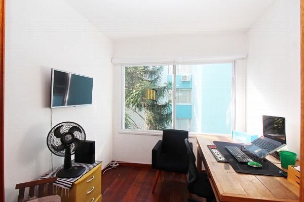 Apartamento em Porto Alegre, no bairro Cristal, com 2 dormitório(s), e 2 banheir