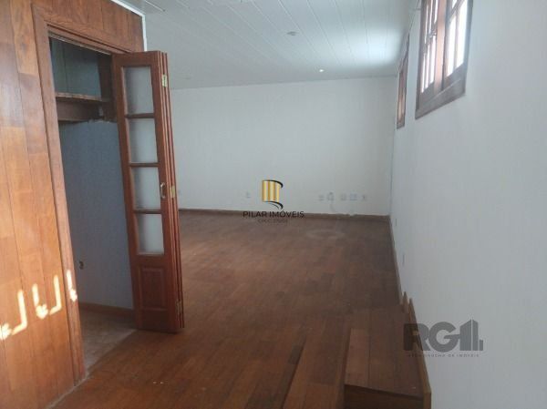 Casa em Porto Alegre, no bairro Restinga, com 4 dormitório(s), e 4 banheiros, à 