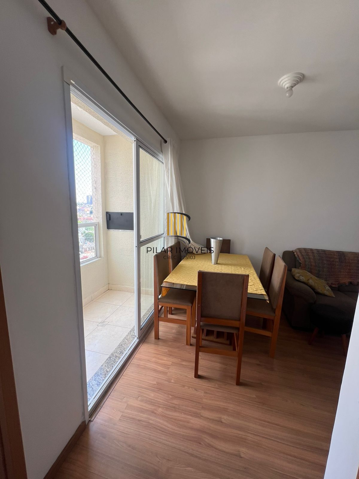 Apartamento com 2 dormitórios á venda no bairro Rubem Berta.