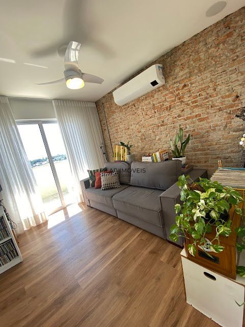 Cobertura, com 3 dormitórios, piscina, Bairro Tristeza.