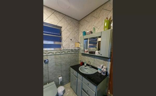 Casa em Porto Alegre, no bairro Cavalhada, com 5 dormitório(s), e 5 banheiros, à