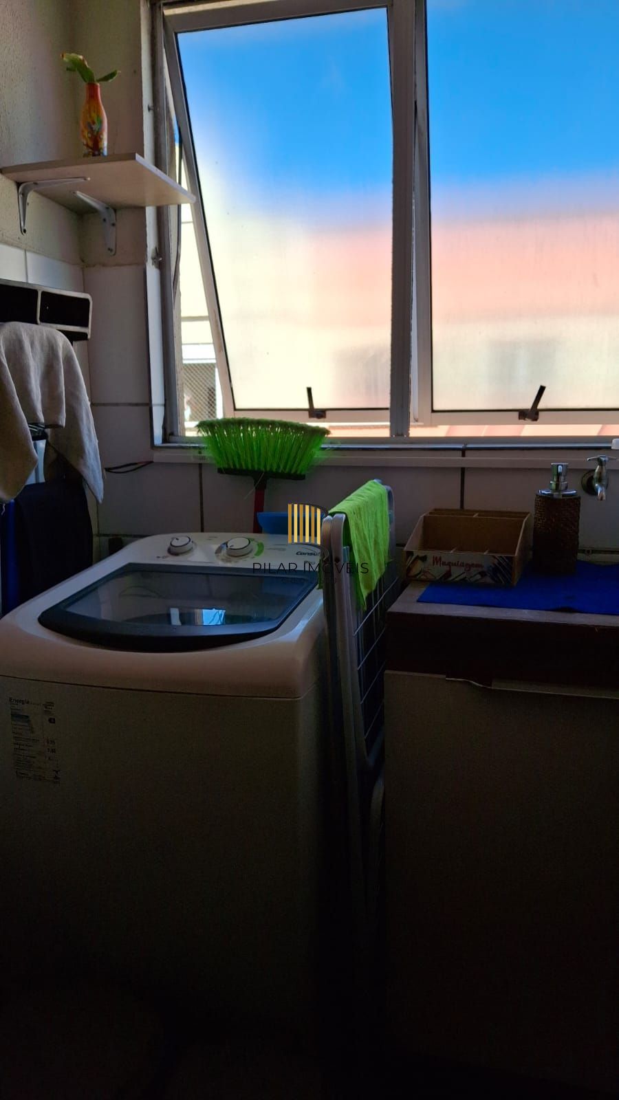 Lindo apartamento com 2 dormitórios no Bairro Chapéu do Sol.