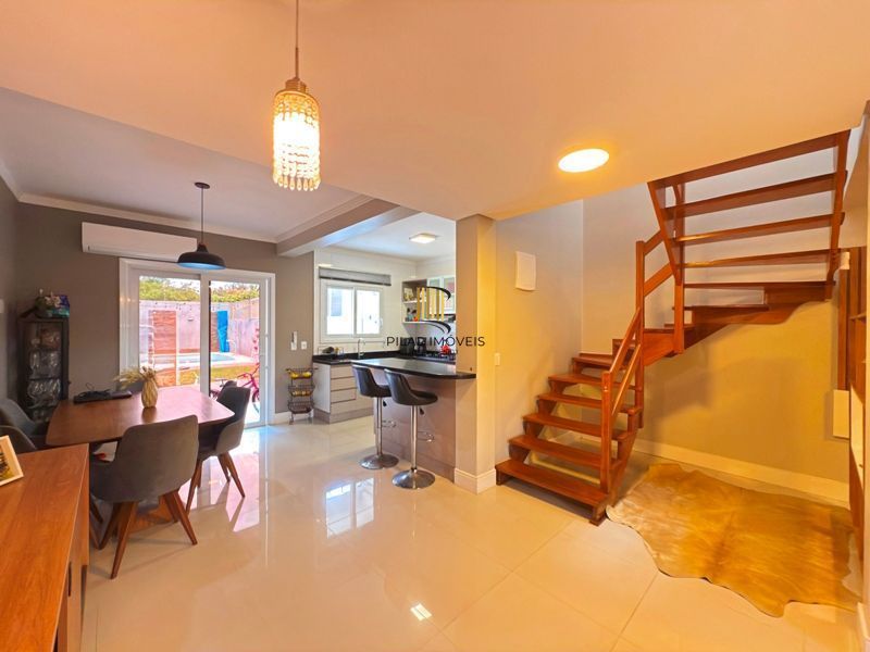 Casa com vista para o Rio e 3 dormitórios