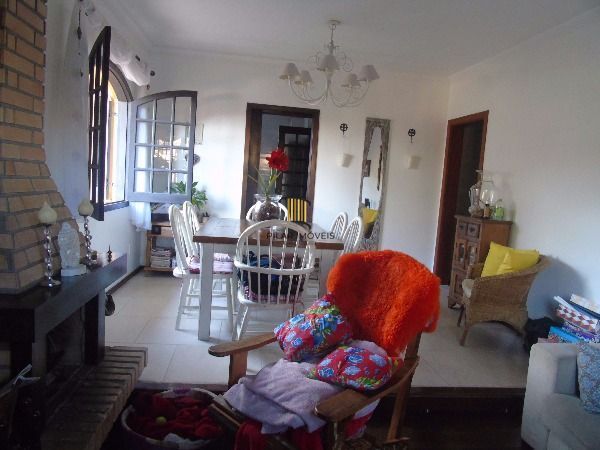 Casa para Venda - 306.3m², 3 dormitórios, sendo 1 suites, 2 vagas - Urubatã