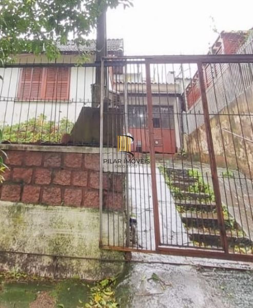 Casa em Porto Alegre, no bairro Tristeza, com 3 dormitório(s), e 3 banheiros, à 