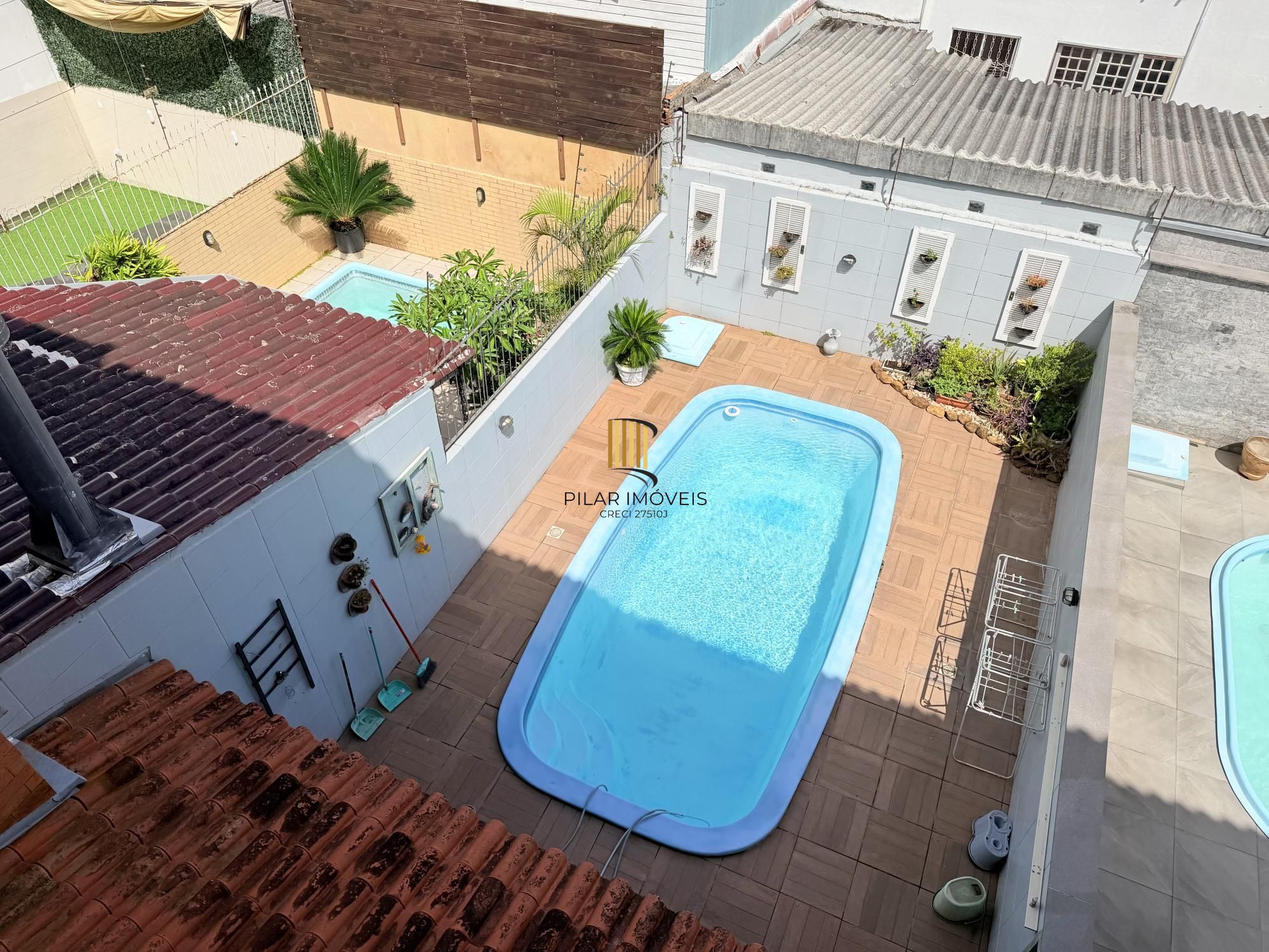 Casa 4 dormitórios no bairro Serraria