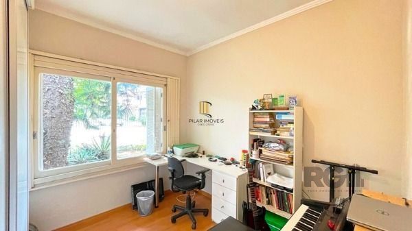 Casa em Porto Alegre, no bairro Ipanema, e 0 banheiros, à venda.