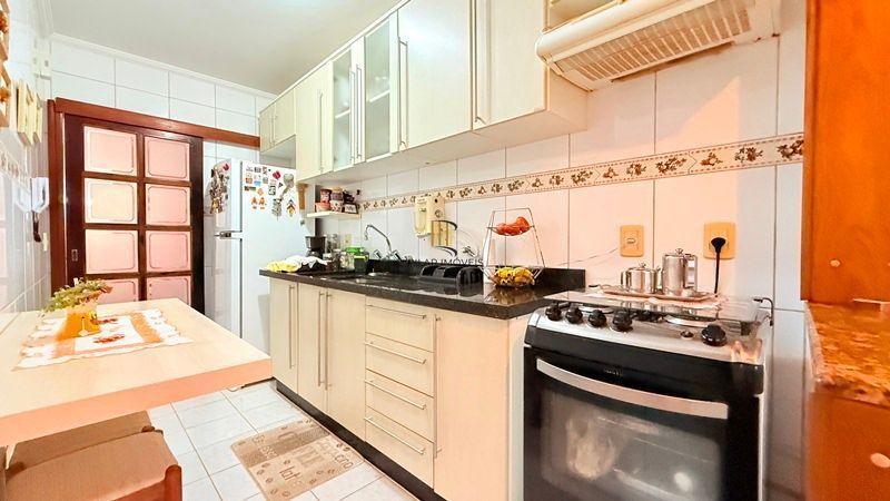 Impecável apartamento com 3 dormitórios , 3 banheiros , 2 vagas cobertas , com 1