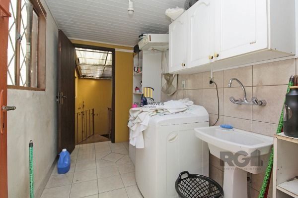 Casa em Porto Alegre, no bairro Floresta, com 3 dormitório(s), e 3 banheiros, à