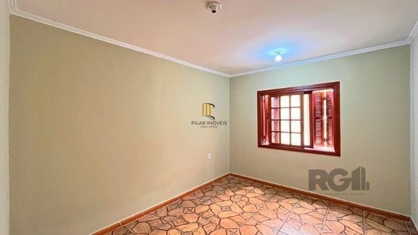 Casa em Porto Alegre, no bairro Vila Nova, com 2 dormitório(s), à venda.