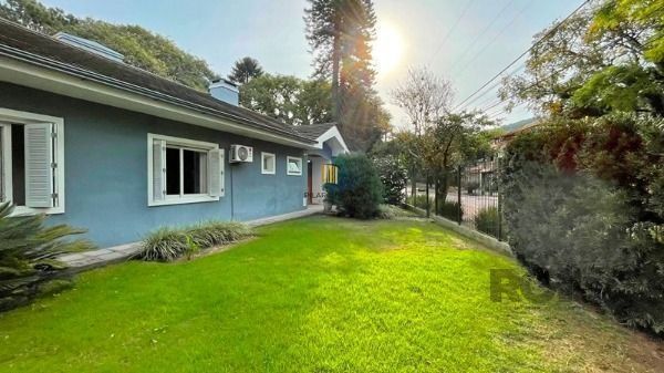 Casa em Porto Alegre, no bairro Ipanema, e 0 banheiros, à venda.