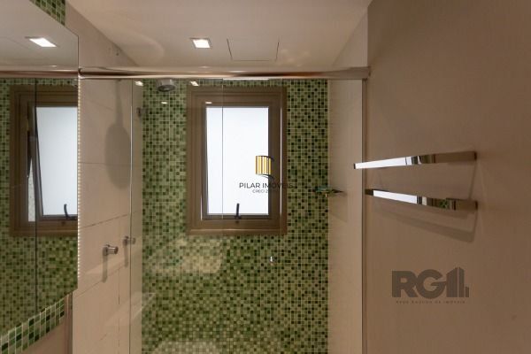 Apartamento em Porto Alegre, no bairro Cavalhada, com 3 dormitório(s), e 3 banhe