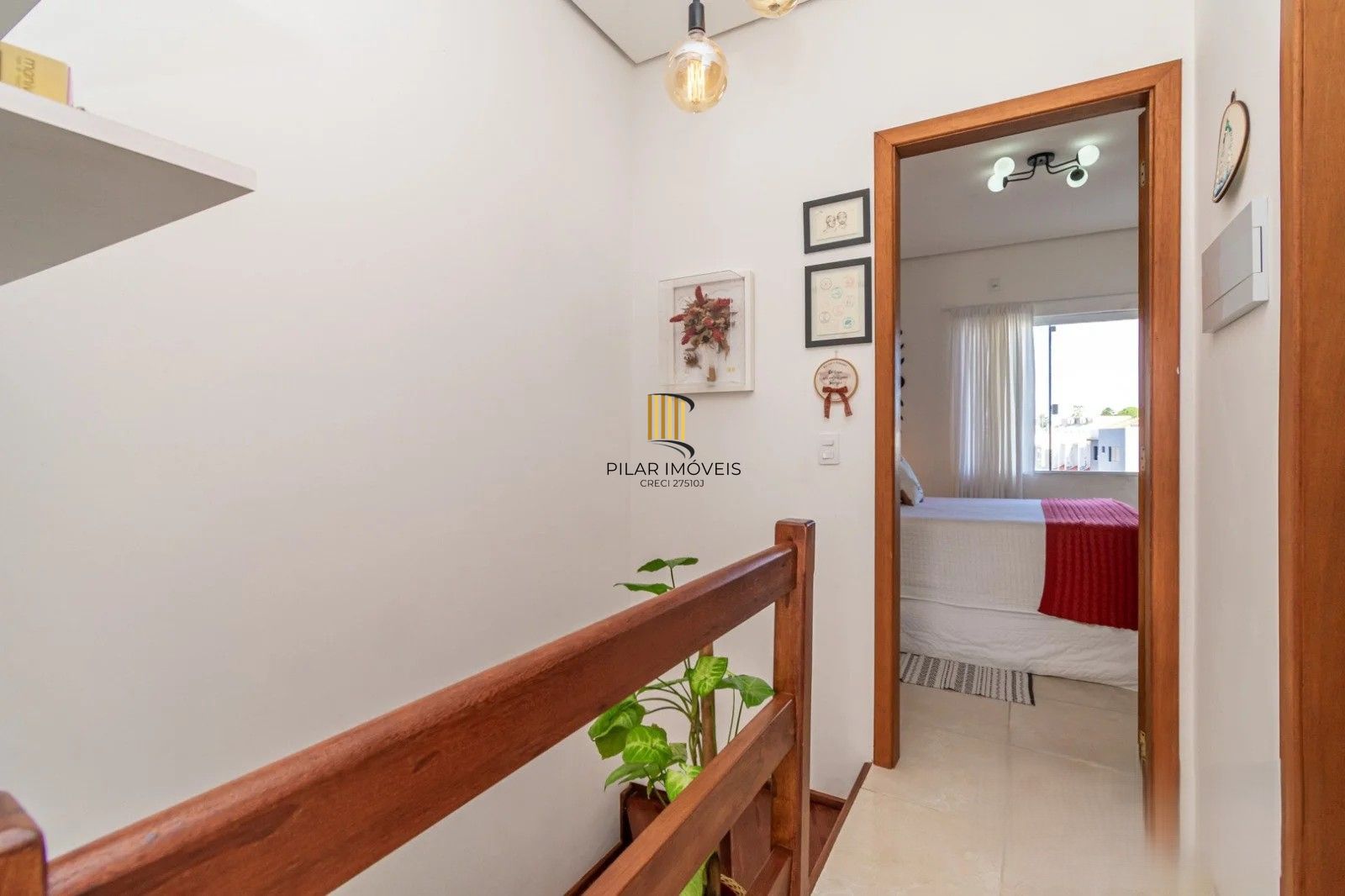 Excelente sobrado, semimobiliado,  com 77m², 2 dormitórios e 1 vaga de garagem. À venda no Hípica Boulevard – Zona Sul.