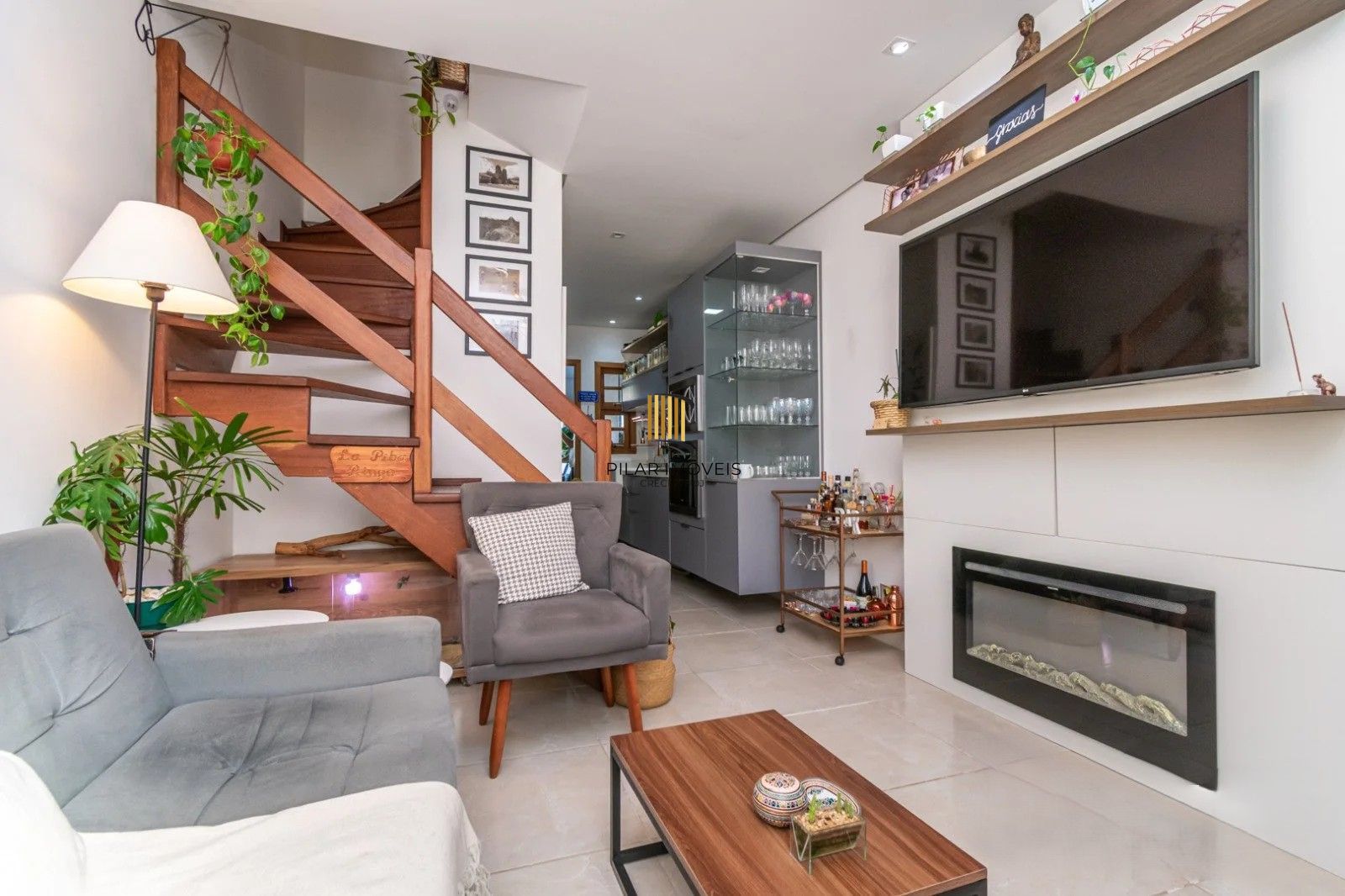 Excelente sobrado, semimobiliado,  com 77m², 2 dormitórios e 1 vaga de garagem. À venda no Hípica Boulevard – Zona Sul.