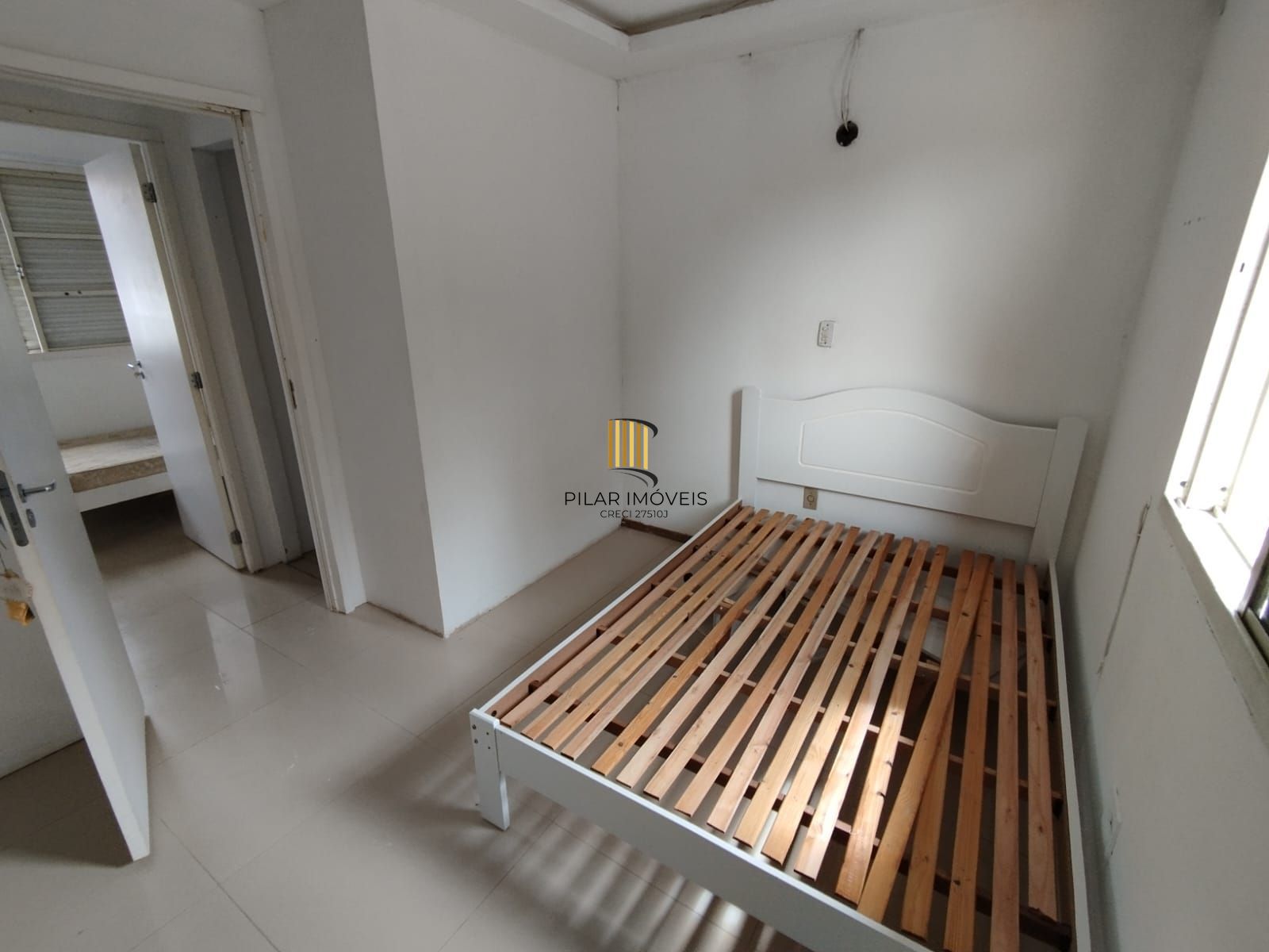 Casa 2 dorm, sala, cozinha, banheiro e área gourmet. Aceita carro no negócio. Nã