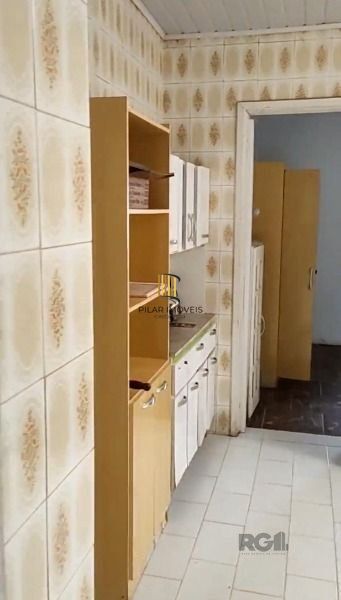 Casa em Porto Alegre, no bairro Vila Nova, com 3 dormitório(s), e 3 banheiros, à