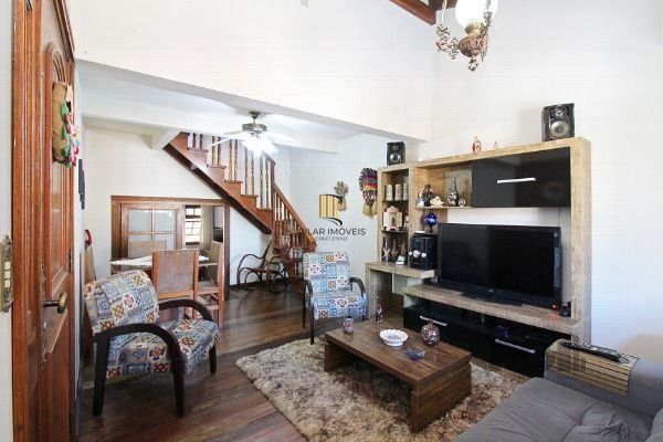 Sobrado em Porto Alegre, no bairro Vila Nova, com 3 dormitório(s), e 3 banheiros