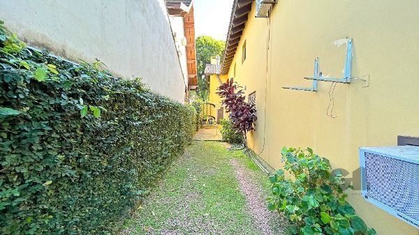 Casa Condominio em Porto Alegre, no bairro Cavalhada, com 4 dormitório(s), e 4 b