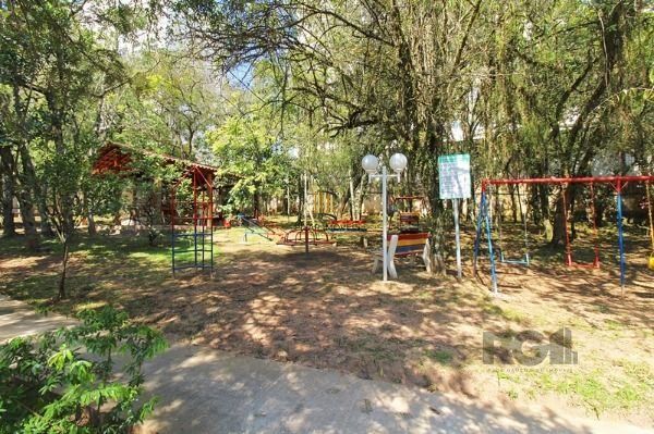 Casa em Porto Alegre, no bairro Cavalhada, com 2 dormitório(s), e 2 banheiros, à