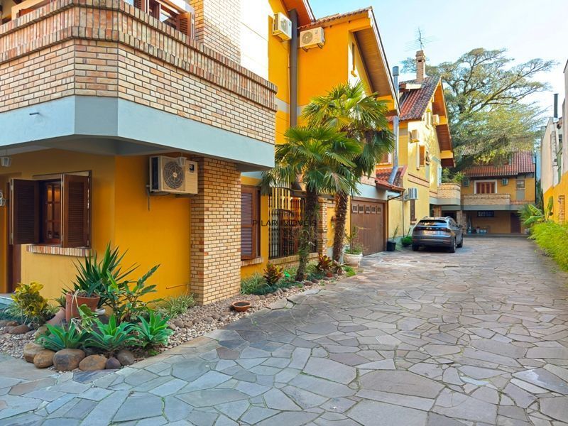 Casa Condominio com 3 dormitórios, sendo 1 suites, 2 vagas - Pedra Redonda