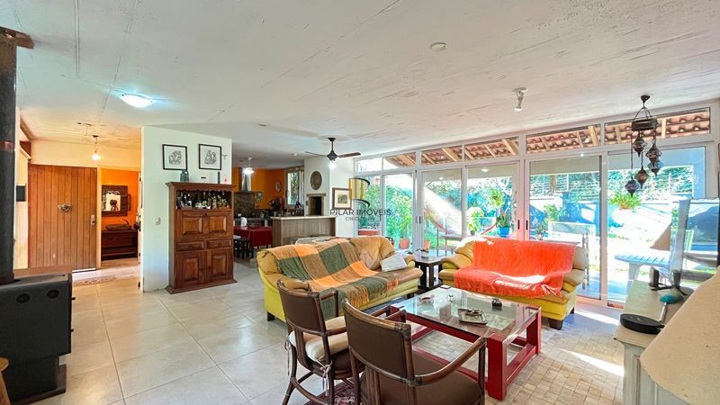 No condomínio Mountain Ville Residência 3 dormitórios.