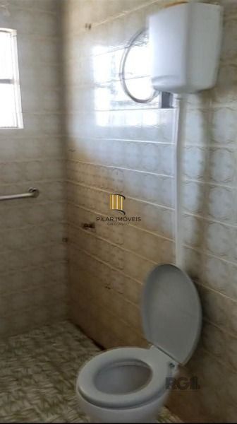 Casa em Porto Alegre, no bairro Vila Nova, com 3 dormitório(s), e 3 banheiros, à