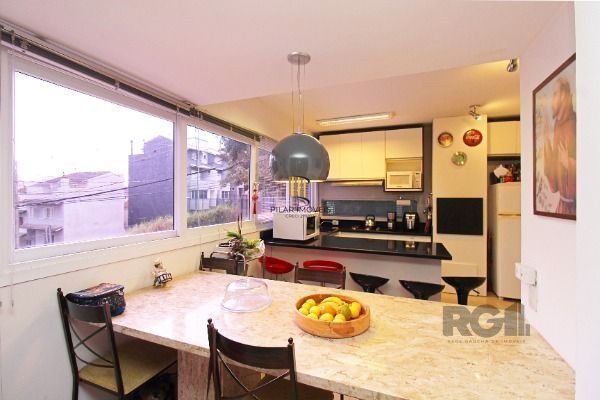 Casa em Porto Alegre, no bairro Tristeza, com 3 dormitório(s), e 3 banheiros, à 