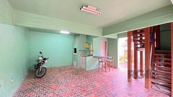 Casa em Porto Alegre, no bairro Ipanema, com 3 dormitório(s), e 3 banheiros