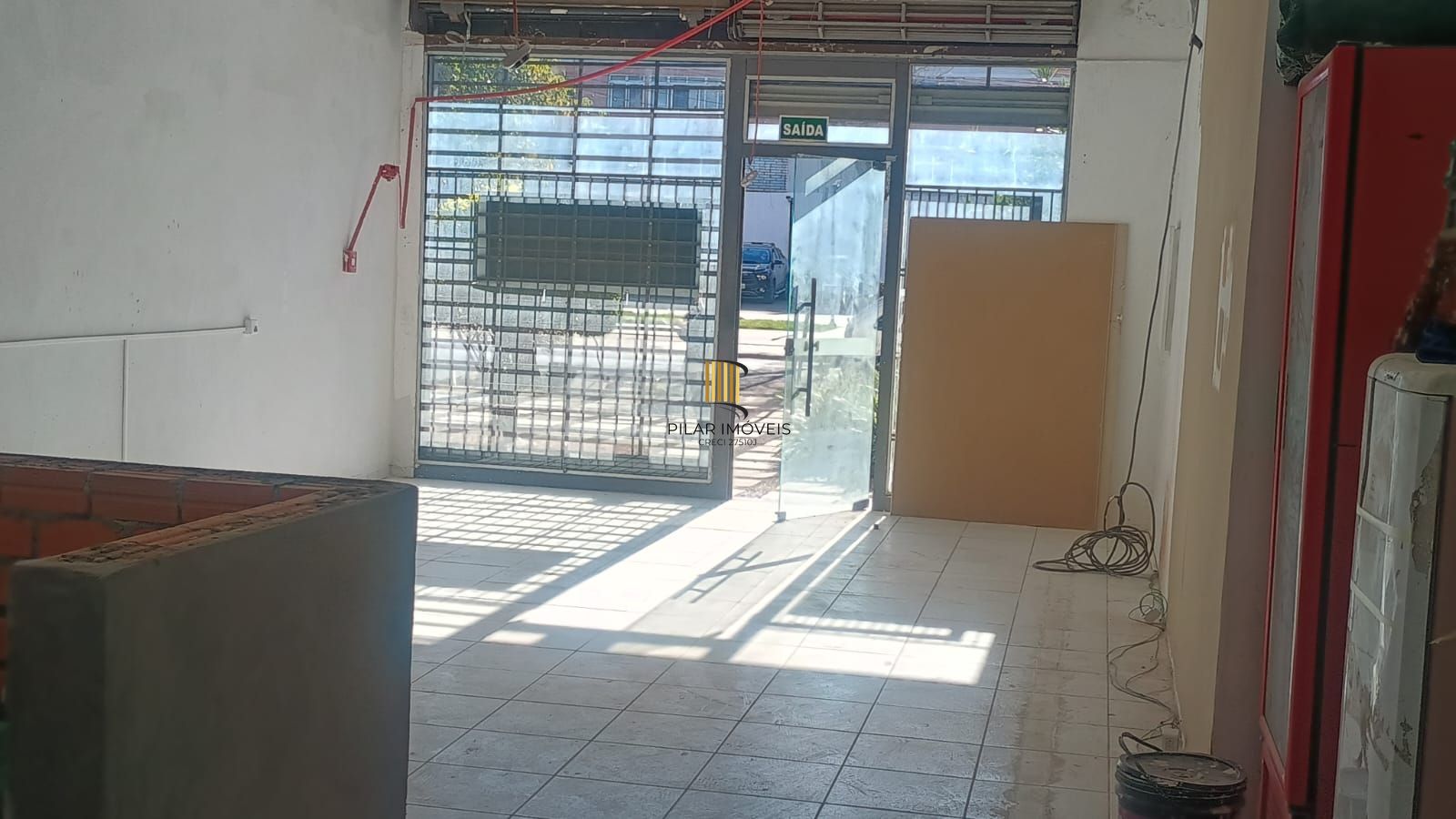Excelente loja comercial na avenida Teresópolis, com sobreloja, 2 banheiros
