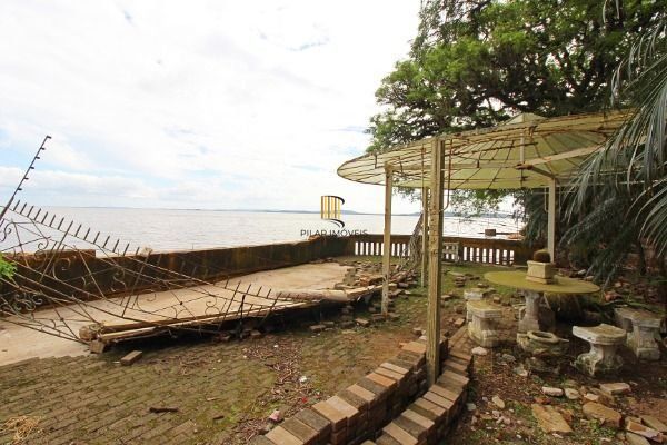 Casa em Porto Alegre, no bairro Pedra Redonda, com 7 dormitório(s), e 7 banheiro