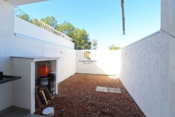 Casa em Porto Alegre, no bairro Hípica, com 2 dormitório(s), e 2 banheiros, à ve