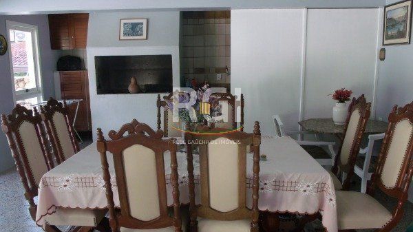 Casa para Venda - 340m², 3 dormitórios, sendo 2 suites, 6 vagas - Jardim Isabel