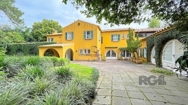 Casa em Porto Alegre, no bairro Pedra Redonda, com 7 dormitório(s), e 7 banheiro
