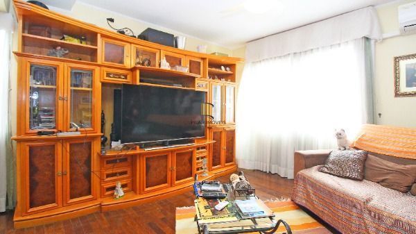 Cobertura em Porto Alegre, no bairro Petrópolis, com 3 dormitório(s), e 3 banhei