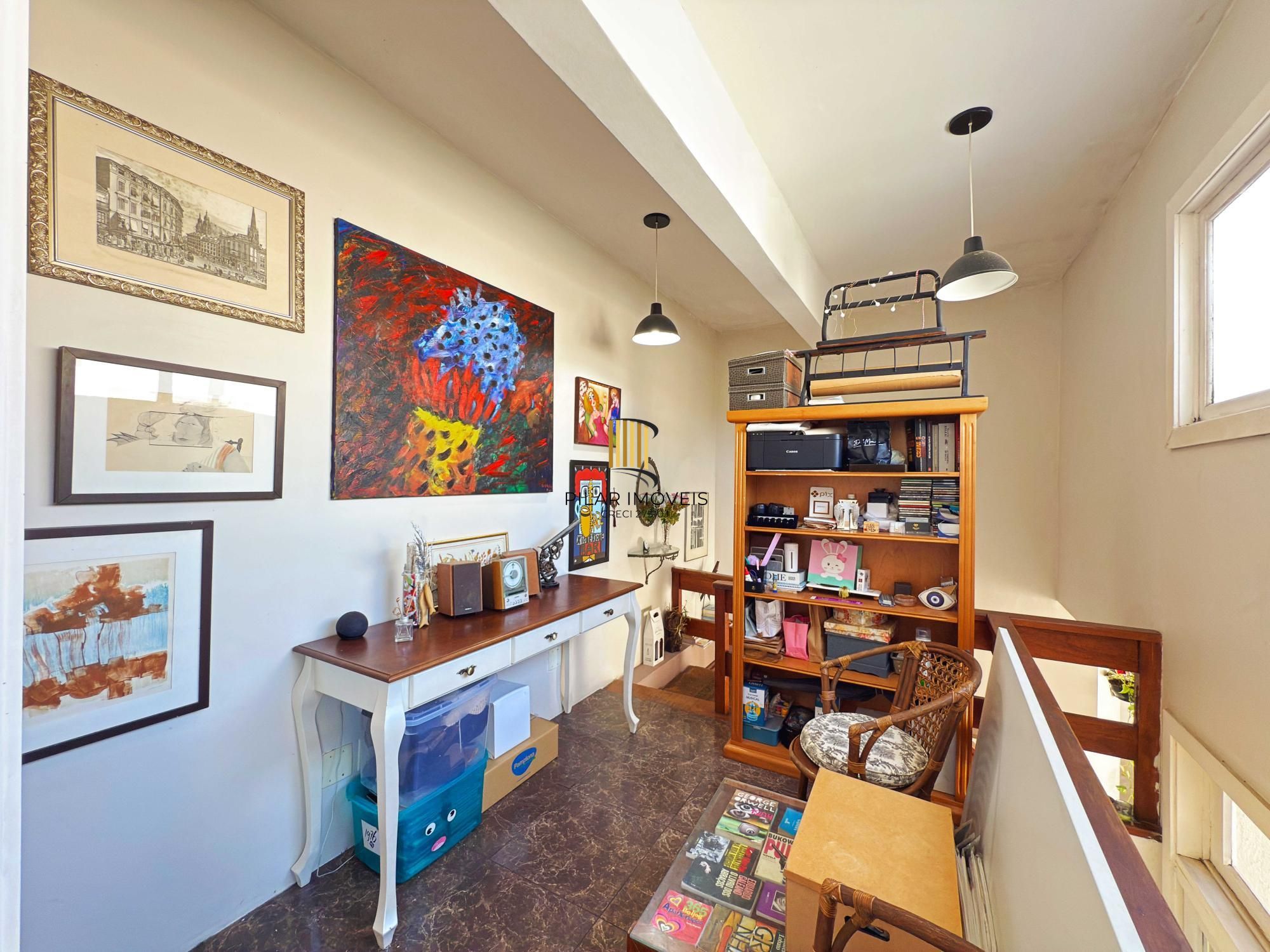 Triplex 4 dormitórios no bairro Pedra Redonda