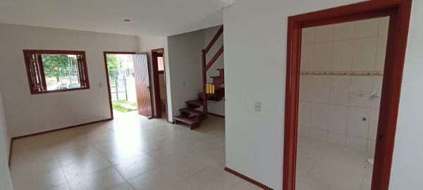 Casa para Venda - 75m², 3 dormitórios, 2 vagas - Guarujá