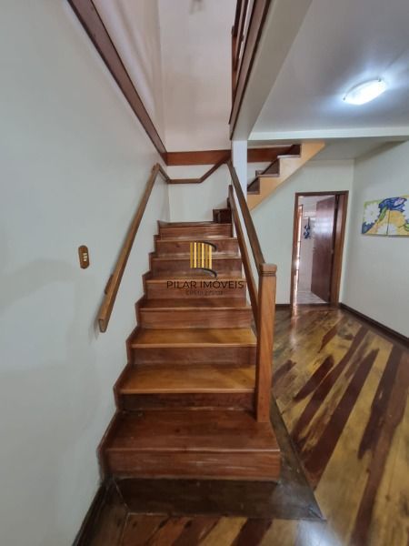 Sobrado em Porto Alegre, no bairro Ponta Grossa, com 4 dormitório(s), e 4 banhei