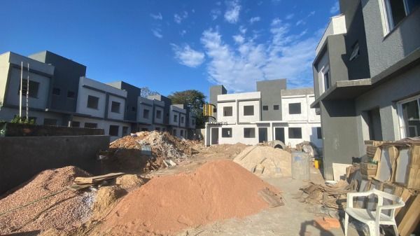 Casa Condominio em Porto Alegre, no bairro Vila Nova, com 2 dormitório(s), e 2 b