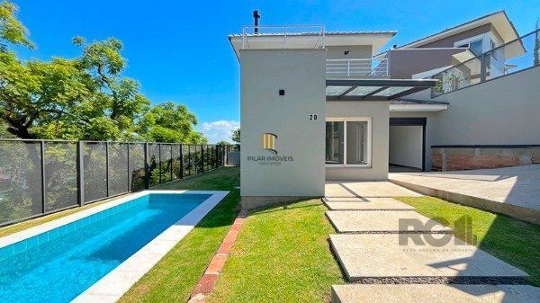 Casa em Porto Alegre, no bairro Jardim Isabel, com 3 dormitório(s), e 3 banheiro