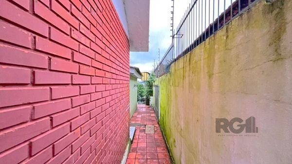 Casa em Porto Alegre, no bairro Cavalhada, com 4 dormitório(s), e 4 banheiros, à