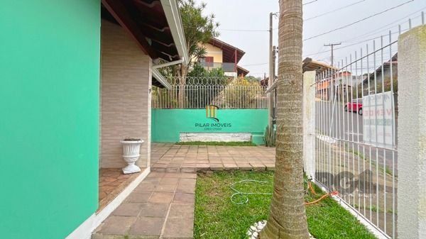 Casa em Porto Alegre, no bairro Vila Nova, com 2 dormitório(s), à venda.